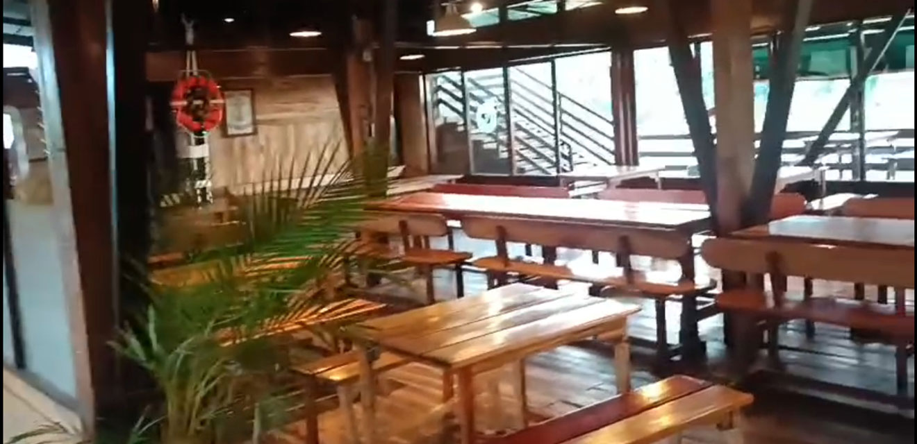 Phinisi Resto Makanan