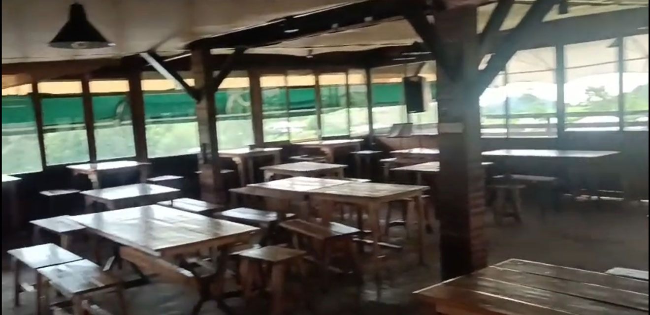 Phinisi Resto Suasana
